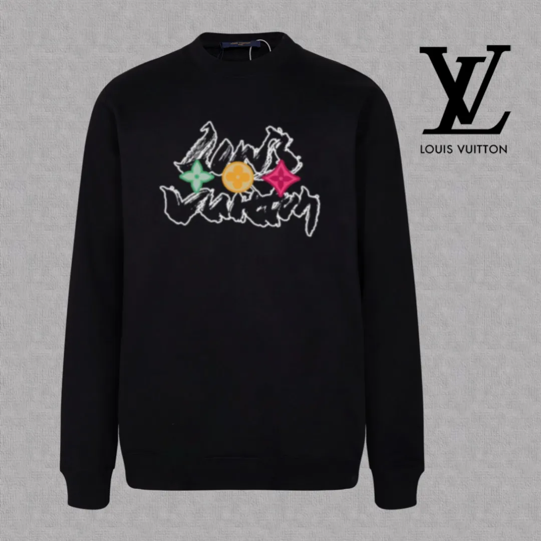 🅿️250 hot style on the shelves🔥❗ 💫〖Louis Vuitton LV〗 Fashionable round neck sweatshirt, casually matched with various styles, it is perfectly handsome😎The whole dress is made of double waistcoats, which makes the whole dress more three-dimensional. Not ordinary factories can do such fine work. The 2025 spring style counters are on sale, exquisite round neck terry sweatshirt, high-end double-strand pure cotton Customized drawstring ribs are dyed in the same vat and are complete with three standards. The chest craftsmanship adopts a simple and elegant pattern on the chest, which is easy to control for any age group! Fit and comfortable! Customized thickened 440g terry sweatshirt fabric, soft and comfortable to the touch, with a three-dimensional shape! 🙌🏻 It’s also very breathable, so it’s a versatile style that can be worn with any outfit! ✔Color: Black White Apricot Size: S M L XL 2XL